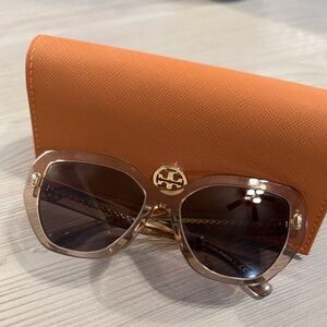 TORY BURCH Violet Cat Eye Ladies Sunglasses with Orange Case